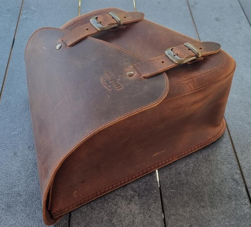 LEDRIE - Grosse Sacoche latérale en Cuir Marron Vieillie pour moto custom  (Coté droit ou gauche) 30 litres