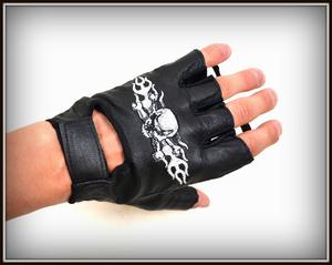 Paire de gants / Mitaines en Cuir couleur Noir motif  Têtes de Mort Skull  / Flammes