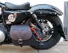 Sacoche latérale en Cuir véritable Big Tête de Mort  SKULL  couleur NOIR pour SPORTSTER + porte bouteille ( Iron Forty XL ect ..)