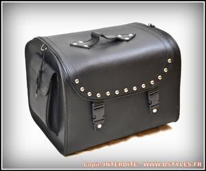 Sac / malle en Cuir rigide  pour sissi bar - Place pour 1 casque / Modèle avec Clous Rivets  (pour moto custom ou trike) couleur Noir