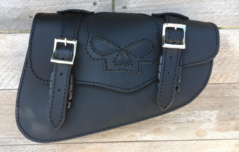 Sacoche trousse latérale en Cuir Noir - Tête de Mort SKULL Pour moto custom