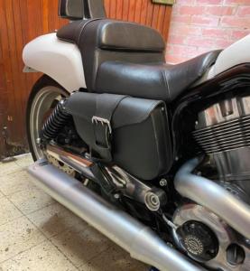 Sacoche lat?�rale en Cuir pour Harley Vrod Night Rod sous la selle