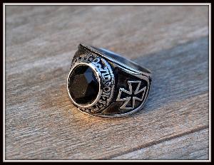 Bague Chevalière en Acier Inoxydable - Croix de Malte & Gros Strass Noir