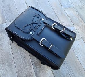 Sacoche trousse en Cuir rigide pour sissi bar Tete de Mort SKULL  Pour moto custom